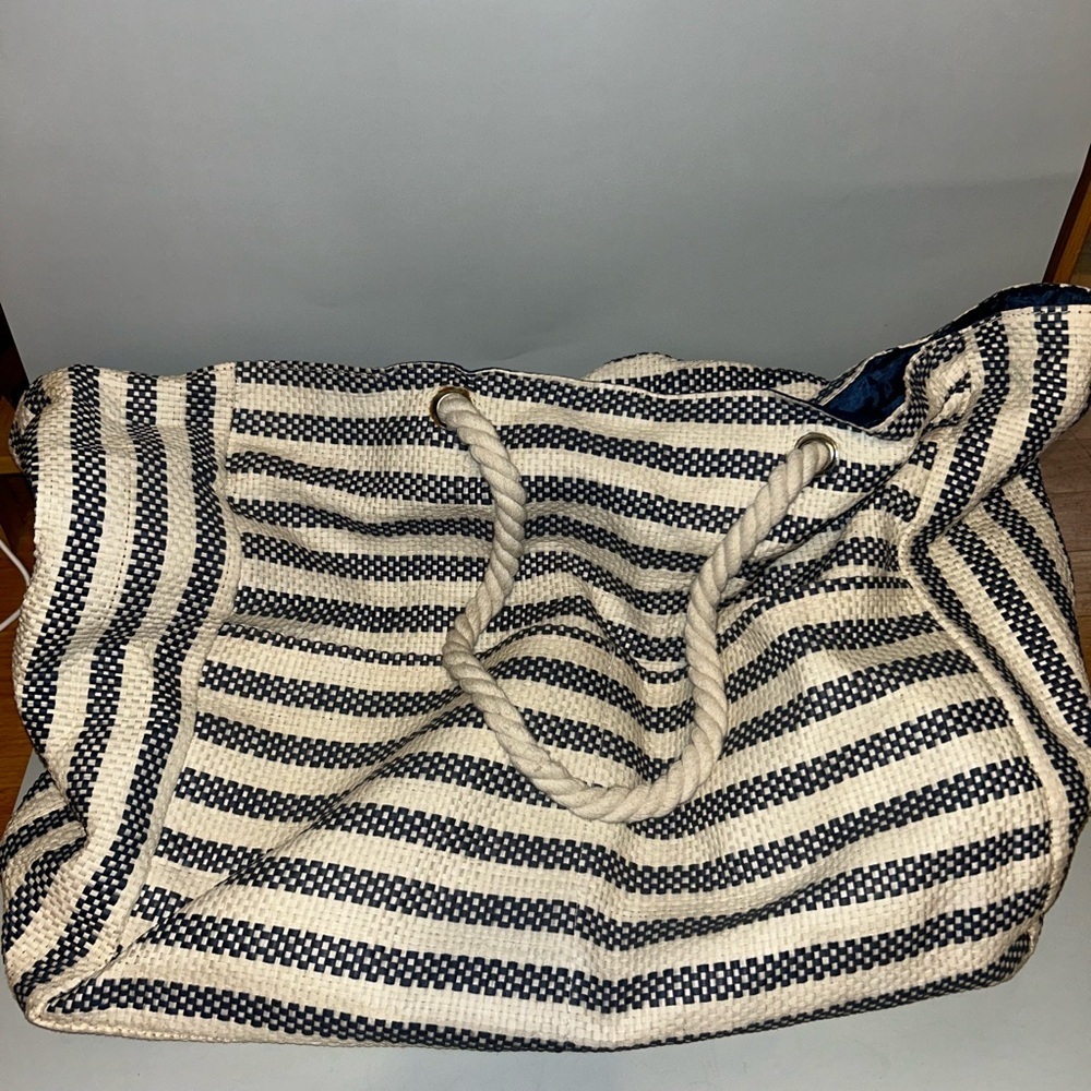 DSW Navy and Cream Striped Rope Handle Travel Tote